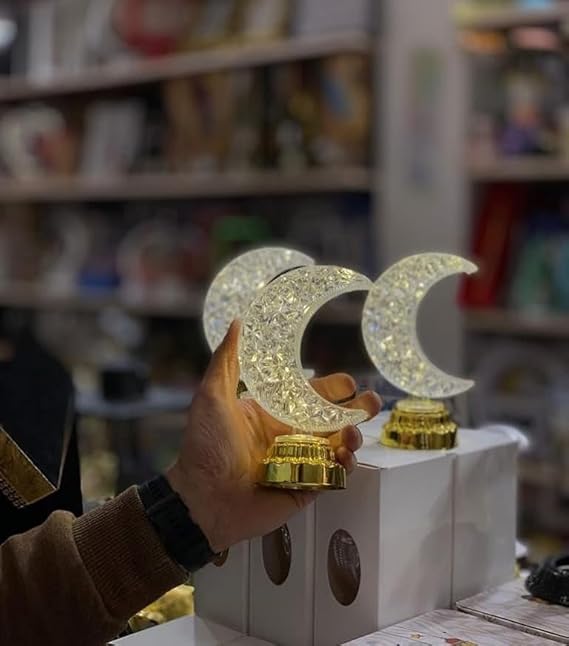 مصباح كريستال بتصميم حديث ولمسة سحرية لهلال رمضان